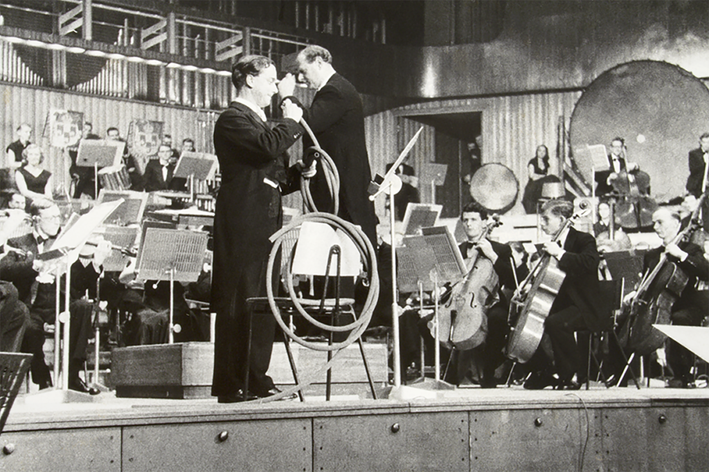 Dennis Brain playing the Concerto for Hosepipe